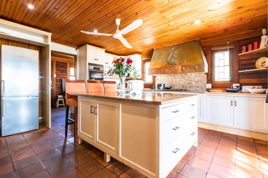 6 Bedroom Property for Sale in Capri Western Cape